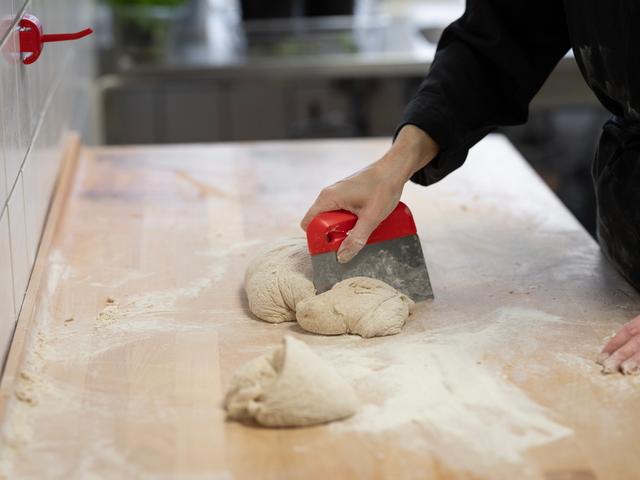 Vikan Dough Cutter/Scraper, Stainless Steel Blade, Flexible, 146 mm, Red