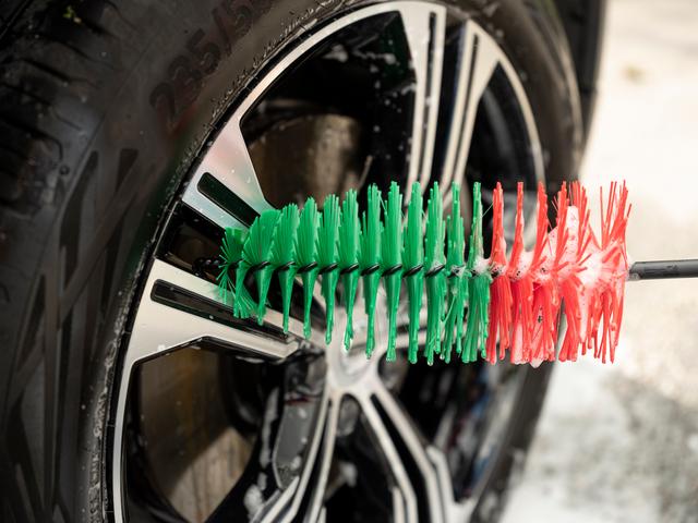 Vikan Alloy wheel brush Large, 425 mm, Soft, Black