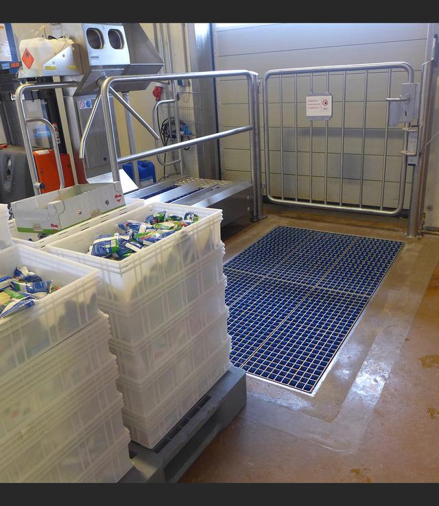 ProfilGate® si45 aqua, WLH (mm) 1116 x 1026 x 45, 1 x Stainless Steel Tray, 3 x Grate