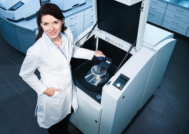 Retsch Vibratory Disc Mill RS 200, with carry handle for grinding sets, on wheels, 220–230 V, 50/60 Hz